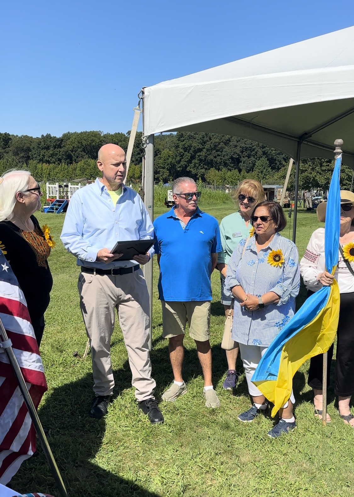 125 events nationwide: 35 Years of Ukraine's Independence 13 | UNWLA - Ukrainian National Womens League of America Br 98 135 NJ Mayor of South Brunswick Charlie Carley | UNWLA - Ukrainian National Womens League of America