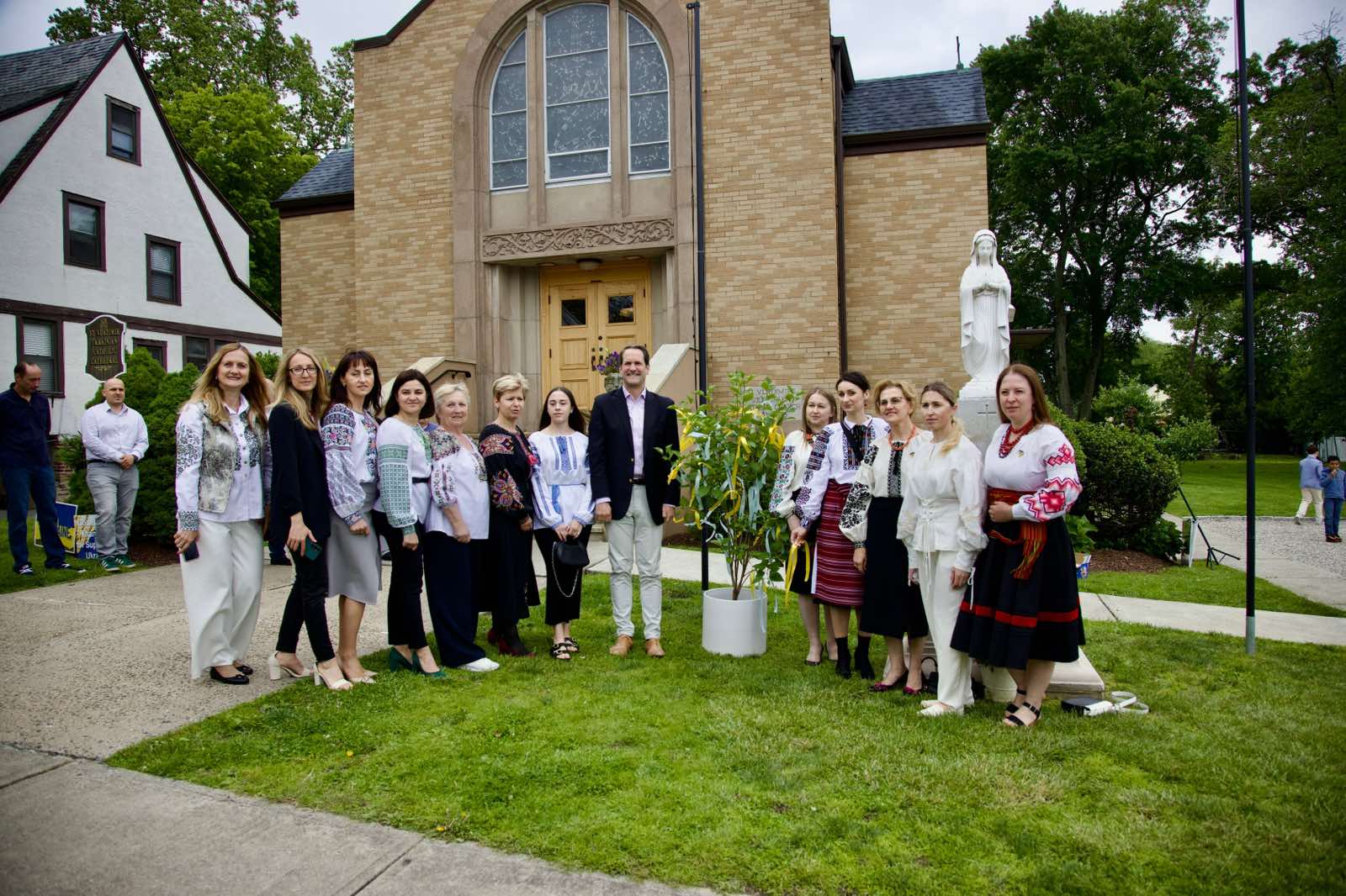 Himes Photo w UNWLA members | UNWLA - Ukrainian National Womens League of America
