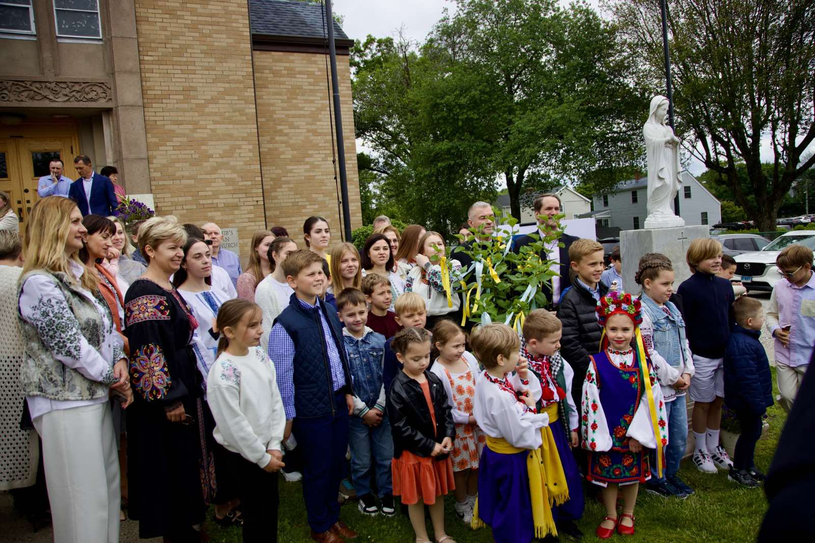 Stamford Group Shot Children praying for Children | UNWLA - Ukrainian National Womens League of America